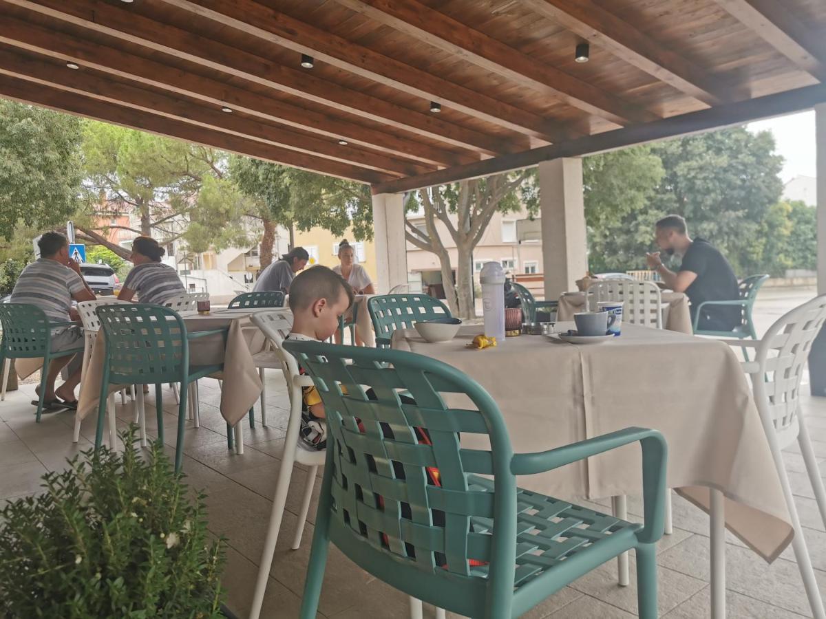 Elizabeta Deluxe Rooms Biograd Na Moru Exterior foto